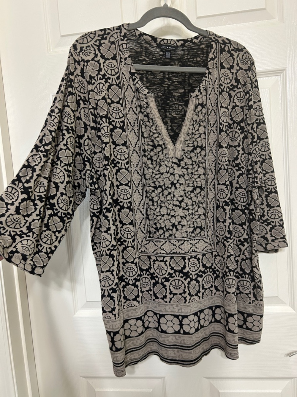 Lucky Brand Black and Taupe Boho Tunic Tribal Print V-Neck Flowy Soft Light 3X